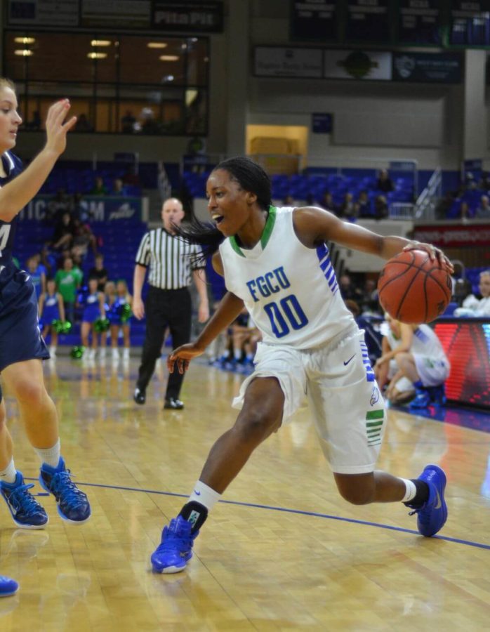 Women extend win streak to 11 games  with first conference road trip