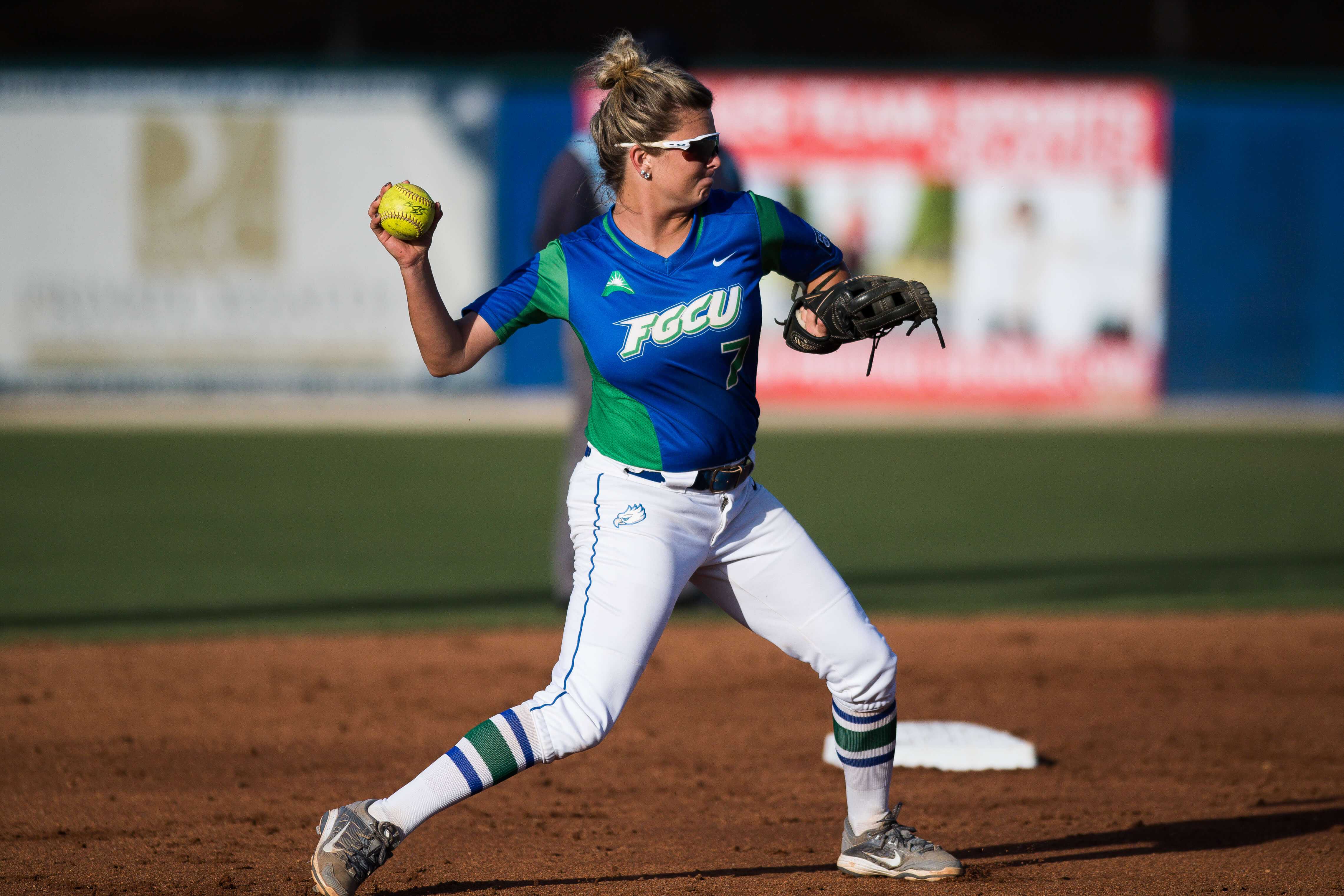 FGCU softball goes 42 at Battle at the Beach