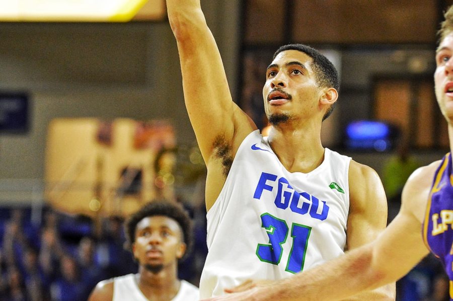 EN Photo by Julia Bonavita // Dinero Mercurius of FGCU men’s basketball releases a shot in the ASUN men’s quarterfinals. The Eagles were defeated by NJIT and eliminated from the ASUN conference championship tournament in early March.