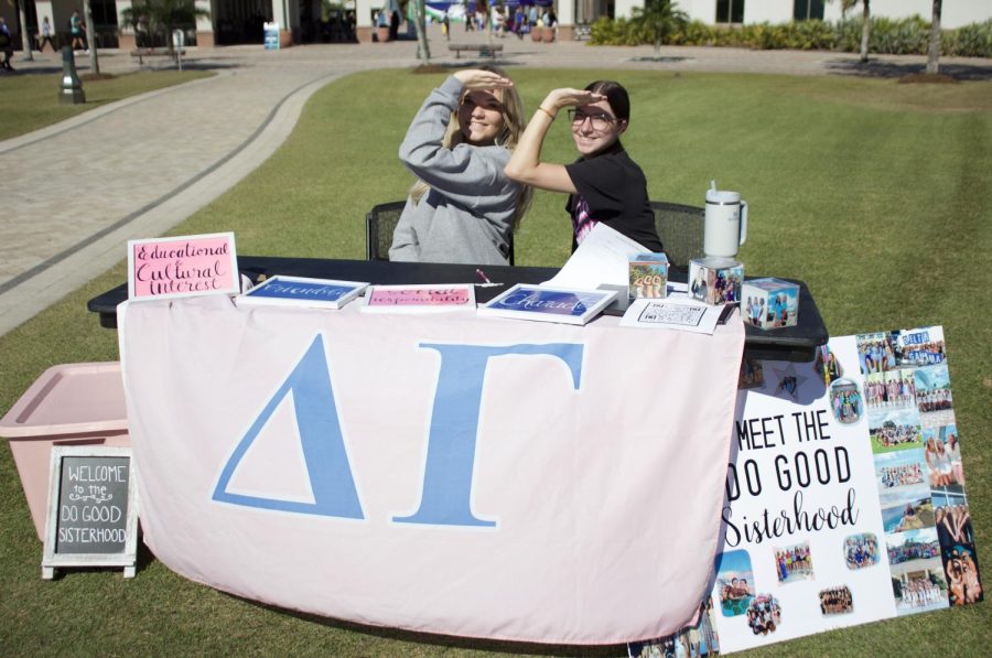 Delta Gamma Sorority during a student involvement event on the library lawn on Monday, January 9, 2023. 