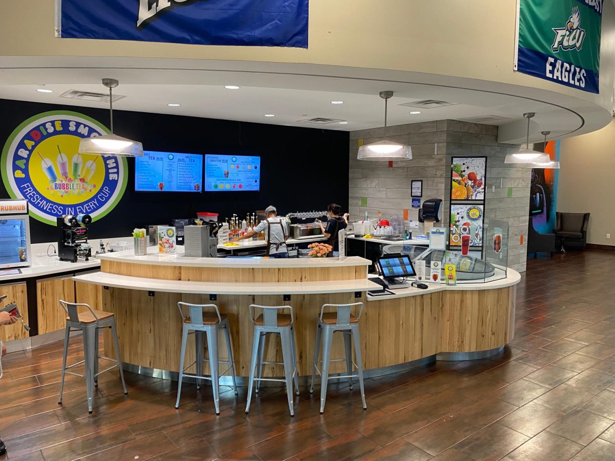 Paradise Smoothie Officially Opens in North Lake