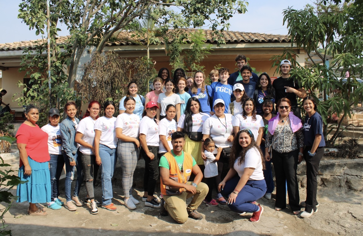 Global+Medical+Brigades+team+in+Honduras%2C+summer+2023++