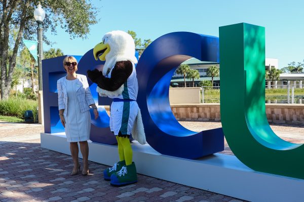 On Monday morning the new FGCU logo became a permanent fixture on the library lawn. The logo was unveiled with the help of President Timur, Azul and Student Government President Emory Calvin on September 25, 2023.  