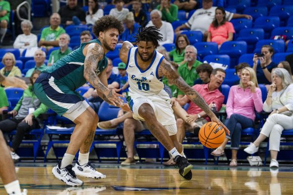 Mens Basketball Drops Fifth Straight Game in a Blowout Against UNC-Wilmington