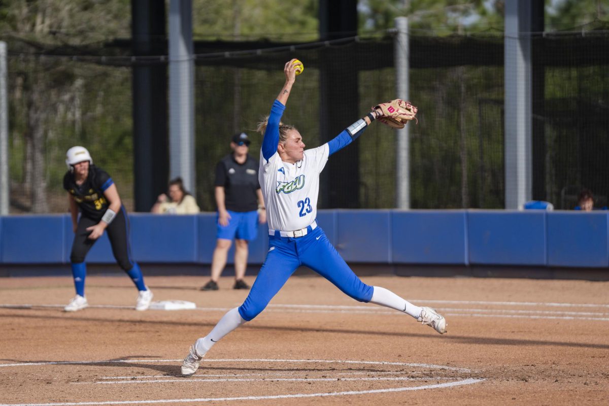 Softball Goes Undefeated in FGCU Invitational, Falls to No. 4 Washington Before Road Trip