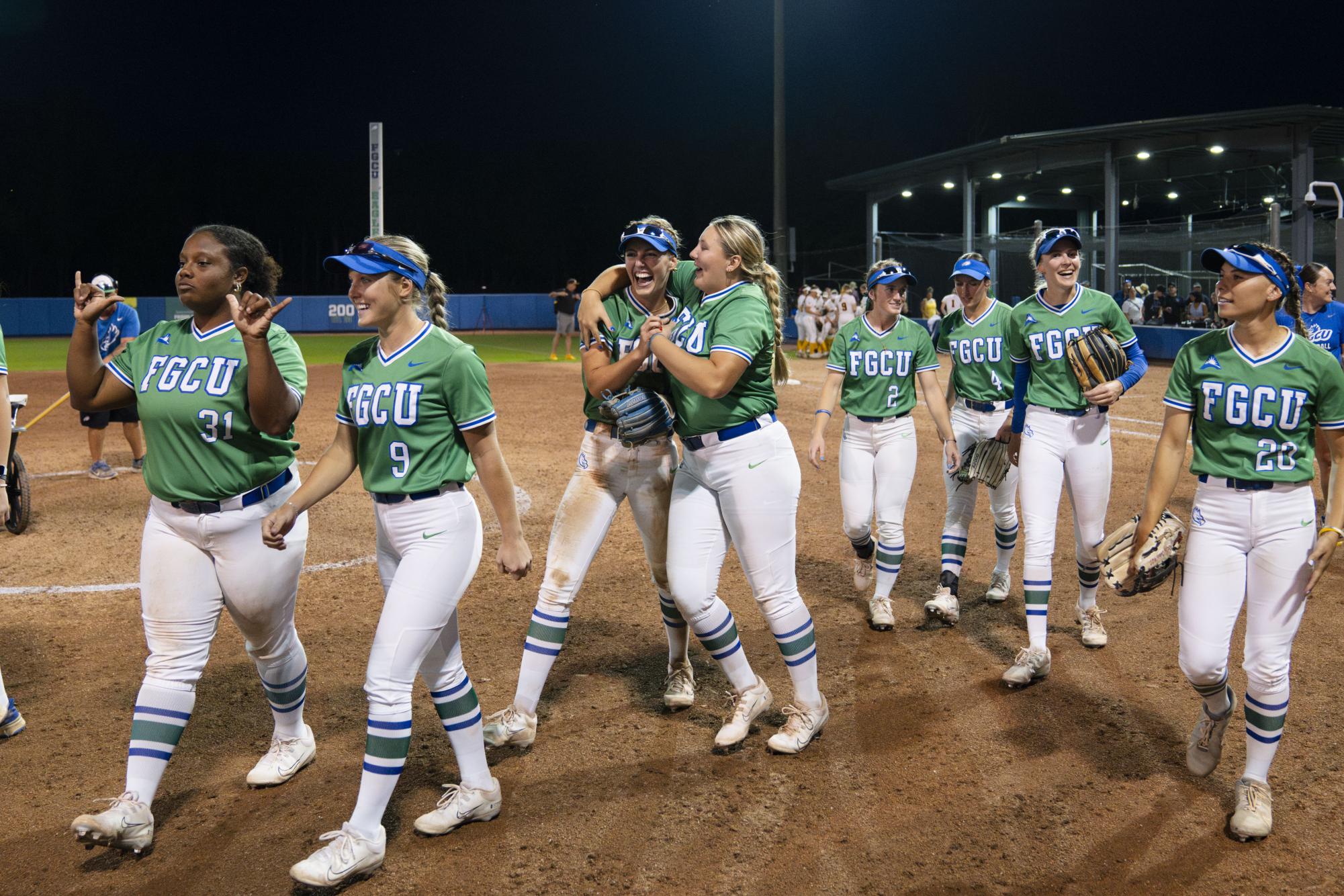 Softball Wins ASUN Championship with WalkOff Home Run to Advance to