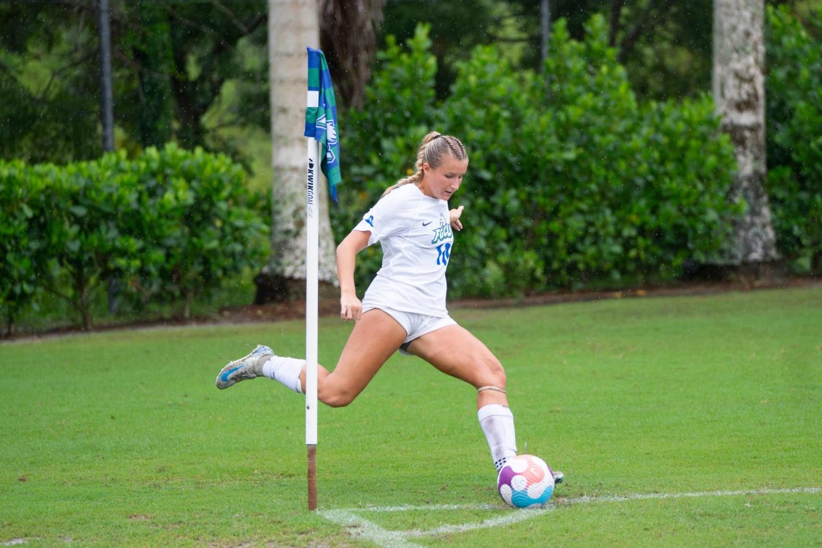 Women’s Soccer Dominates Lions to Stay In Contention for the No.1 Seed