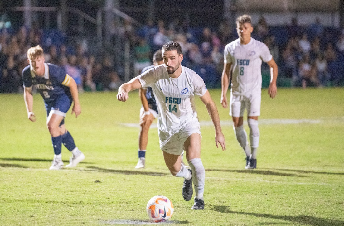 Men’s Soccer Suffers Loss Against Queens, Earns Three-Seed Placement